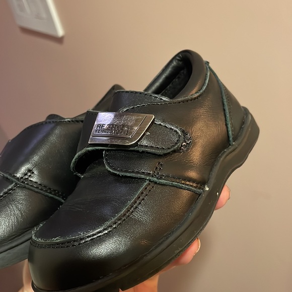 Black Kenneth Cole kids shoes - Picture 2 of 4